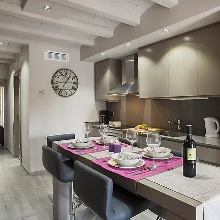 Elegant Eixample Nicely Decorated Apartment